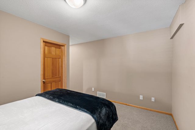 447 Theis Drive, Shakopee, MN 55379