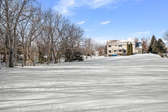 447 Theis Drive, Shakopee, MN 55379