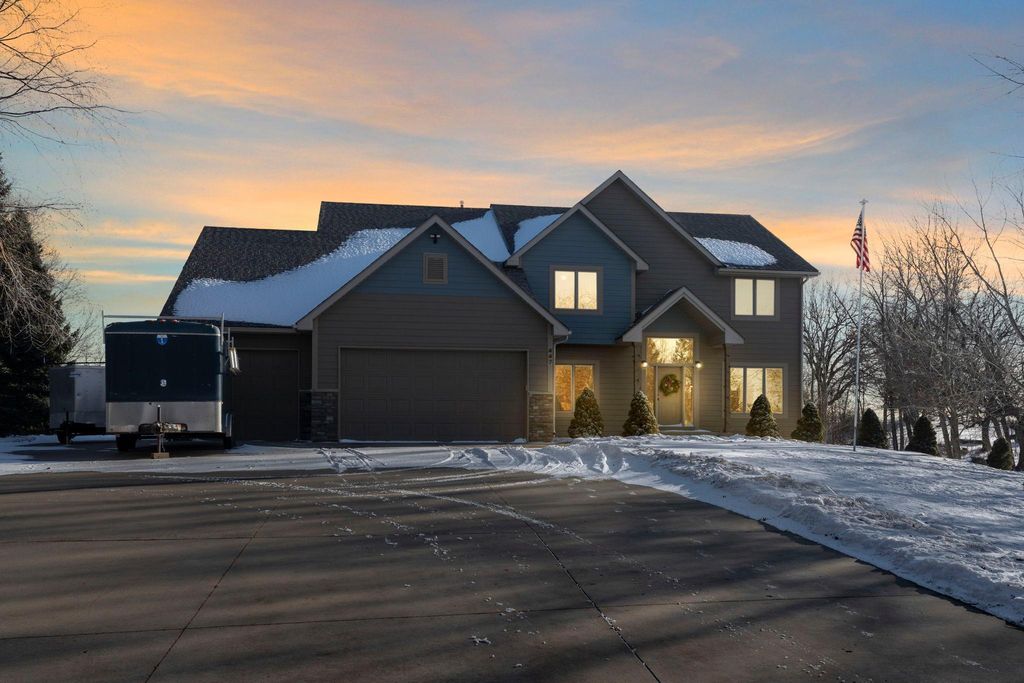 447 Theis Drive, Shakopee, MN 55379