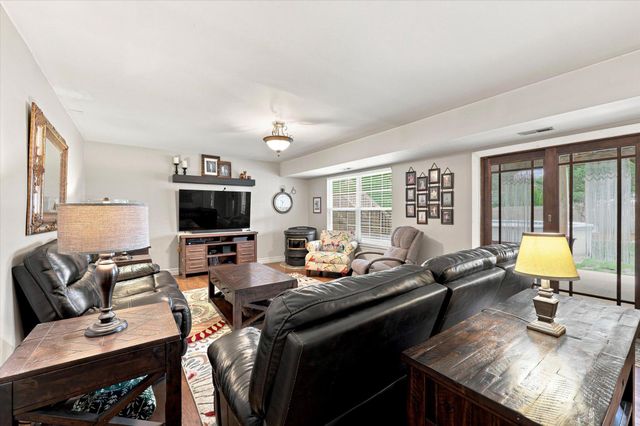 44 HOLLYBROOK DR, Sewell, NJ 08080