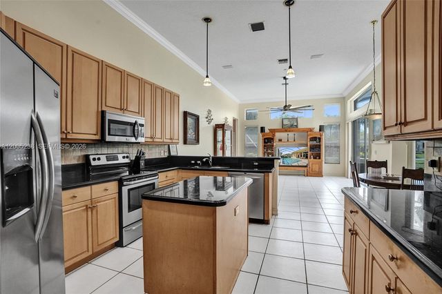 4921 NW 112th Dr, Coral Springs, FL 33076