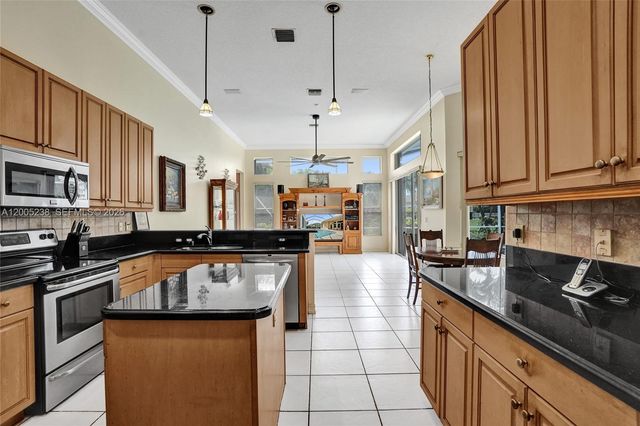 4921 NW 112th Dr, Coral Springs, FL 33076