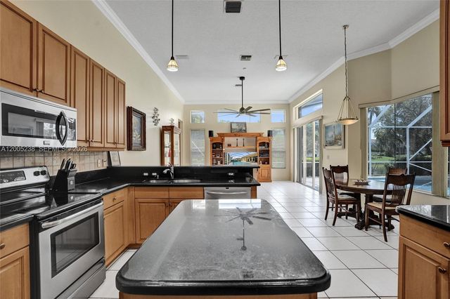 4921 NW 112th Dr, Coral Springs, FL 33076