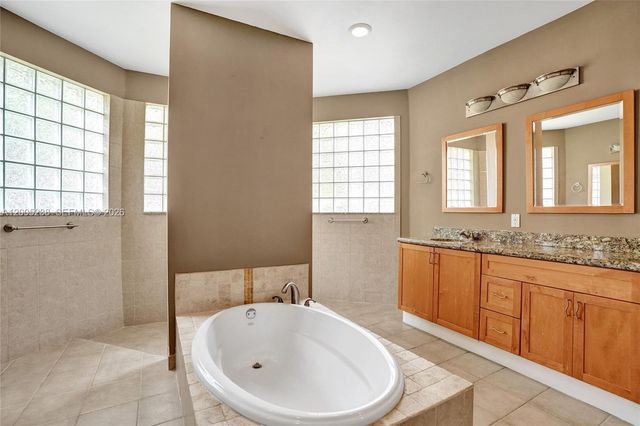 4921 NW 112th Dr, Coral Springs, FL 33076