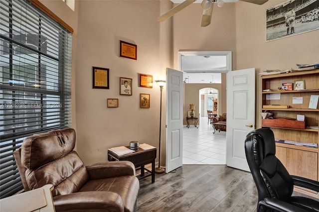 4921 NW 112th Dr, Coral Springs, FL 33076