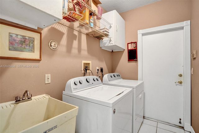 4921 NW 112th Dr, Coral Springs, FL 33076