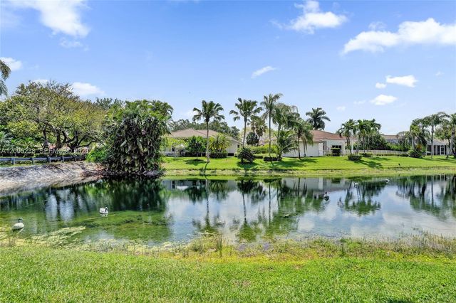 4921 NW 112th Dr, Coral Springs, FL 33076
