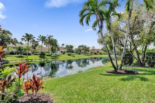 4921 NW 112th Dr, Coral Springs, FL 33076
