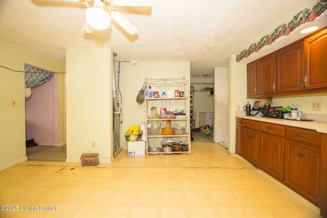 6409 Lower Hunters, Louisville, KY 40258