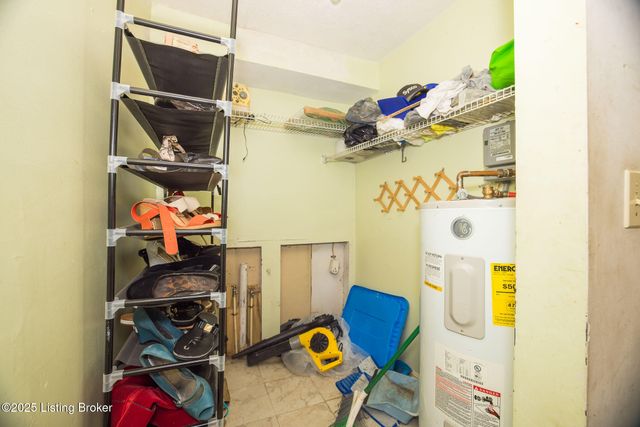 6409 Lower Hunters, Louisville, KY 40258