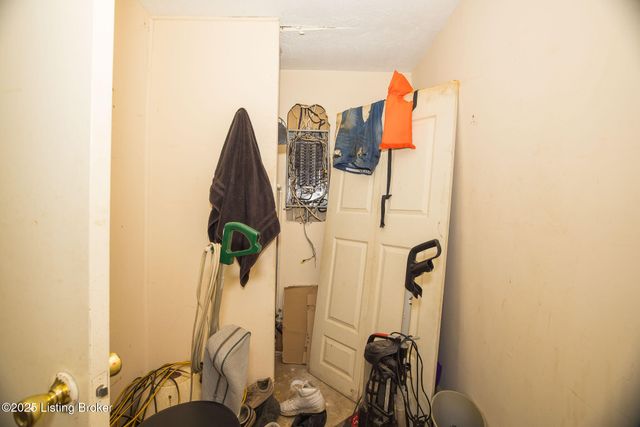 6409 Lower Hunters, Louisville, KY 40258