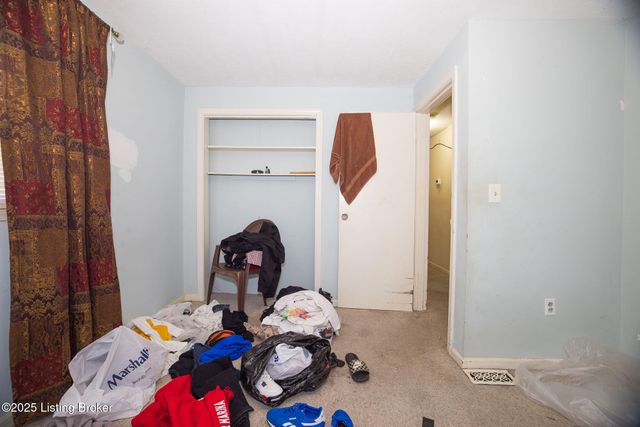 6409 Lower Hunters, Louisville, KY 40258