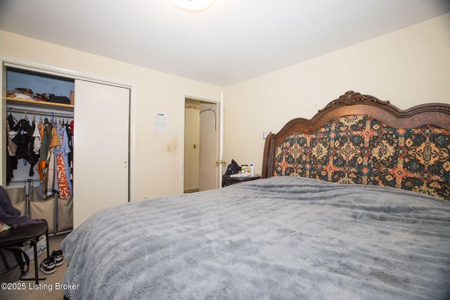 6409 Lower Hunters, Louisville, KY 40258