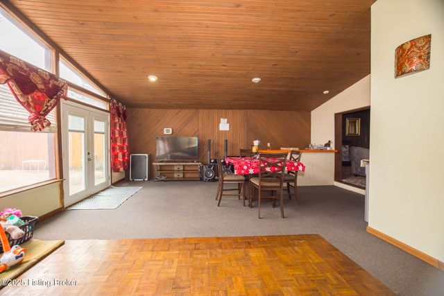 6409 Lower Hunters, Louisville, KY 40258