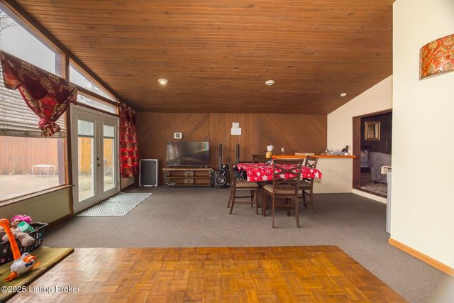 6409 Lower Hunters, Louisville, KY 40258