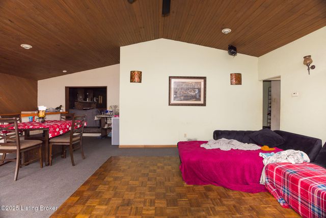 6409 Lower Hunters, Louisville, KY 40258