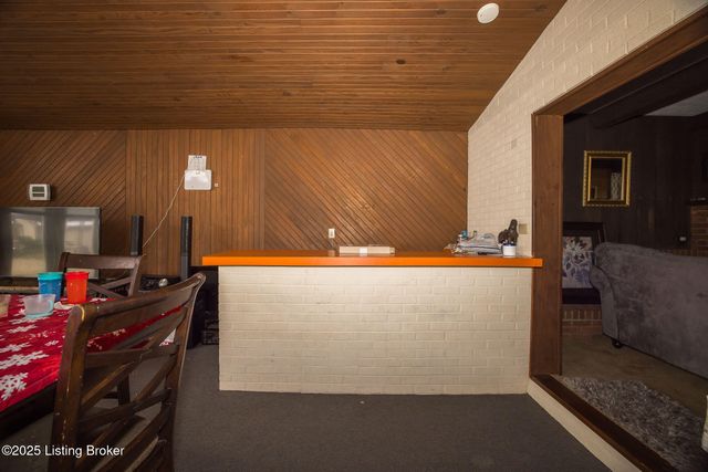 6409 Lower Hunters, Louisville, KY 40258