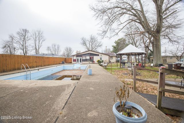 6409 Lower Hunters, Louisville, KY 40258