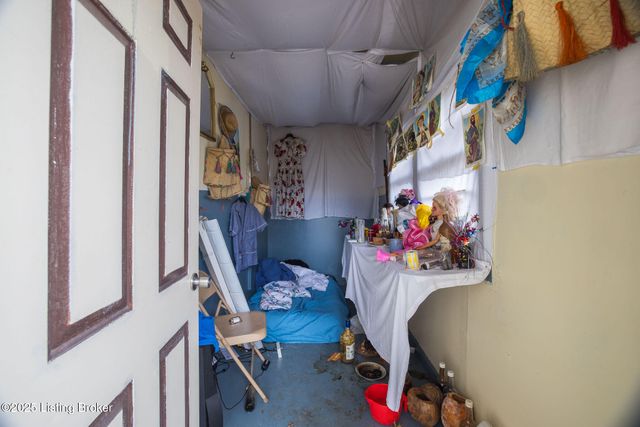 6409 Lower Hunters, Louisville, KY 40258