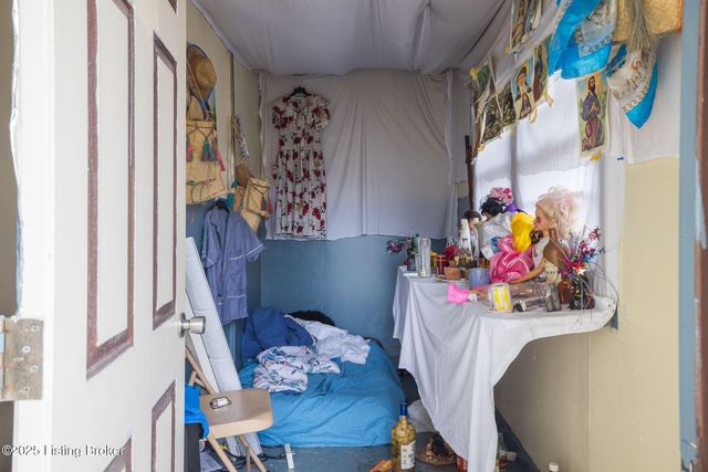 6409 Lower Hunters, Louisville, KY 40258