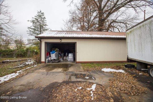 6409 Lower Hunters, Louisville, KY 40258