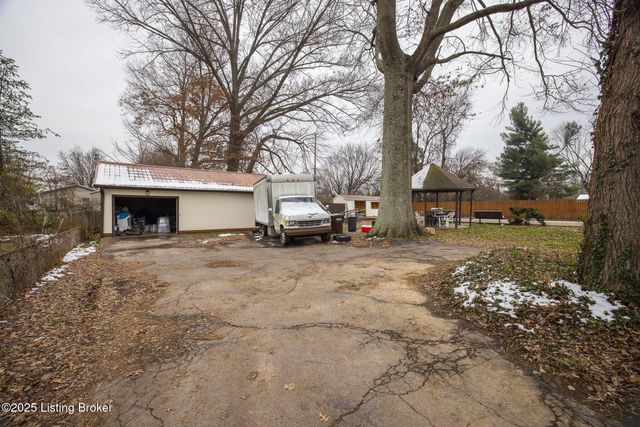 6409 Lower Hunters, Louisville, KY 40258