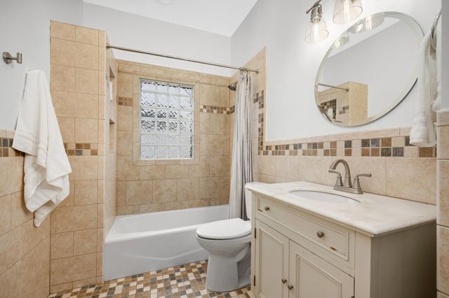 4100 Vera Cruz Avenue N, Robbinsdale, MN 55422