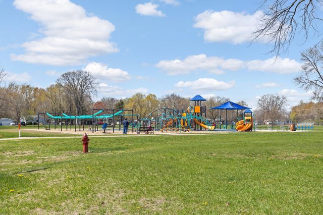 4100 Vera Cruz Avenue N, Robbinsdale, MN 55422