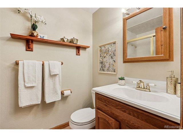 1825 S Saulsbury Ct, Lakewood, CO 80232