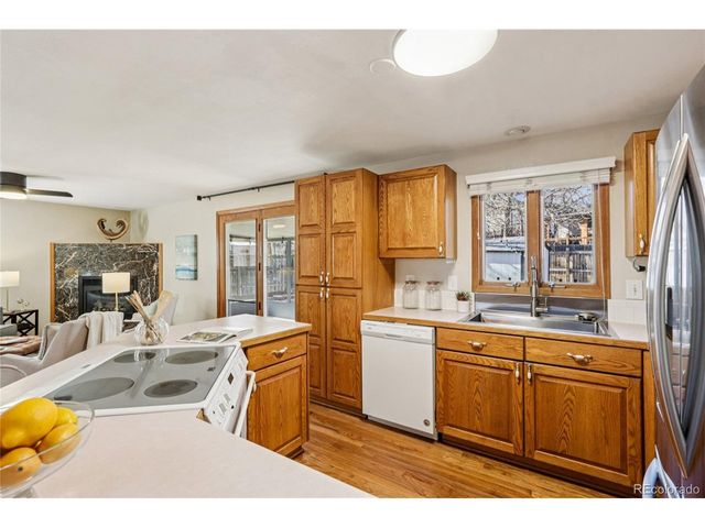 1825 S Saulsbury Ct, Lakewood, CO 80232