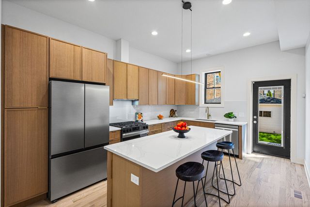 433 E 46th Place, Chicago, IL 60653