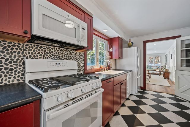 32 Mt Surprise Road, Bartlett, NH 03812