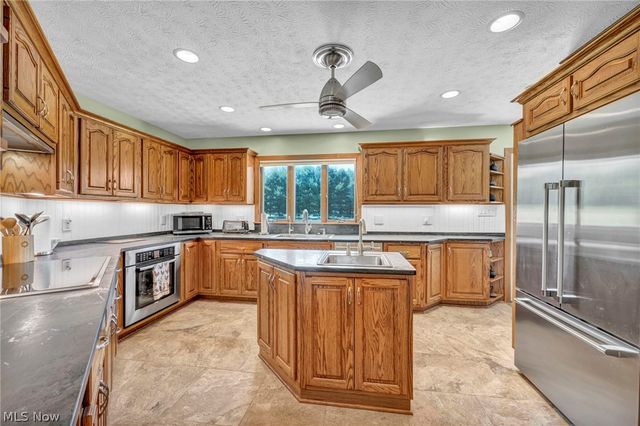 6569 Milhaven Avenue NW, Canal Fulton, OH 44614