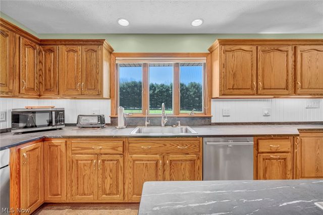 6569 Milhaven Avenue NW, Canal Fulton, OH 44614