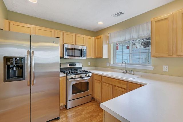 423 W Oaks Trail, Woodstock, GA 30188