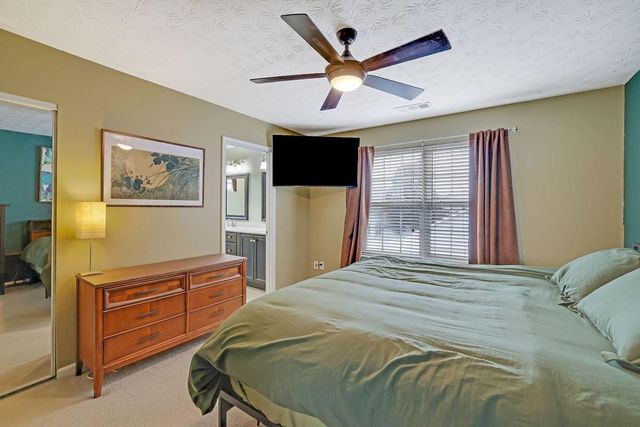 423 W Oaks Trail, Woodstock, GA 30188