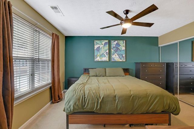 423 W Oaks Trail, Woodstock, GA 30188