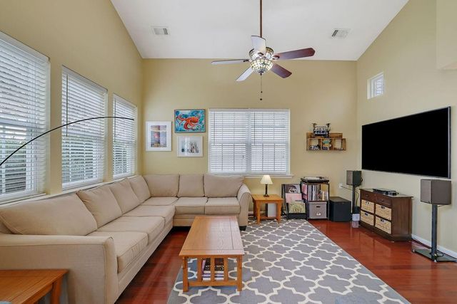 423 W Oaks Trail, Woodstock, GA 30188