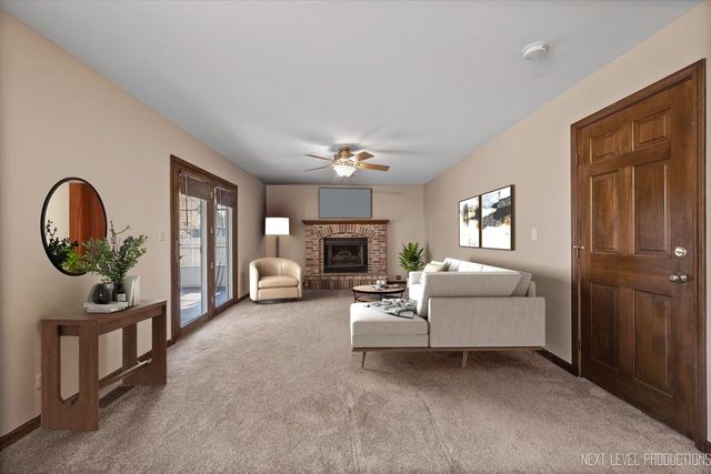 231 N Cambridge Drive, Geneva, IL 60134