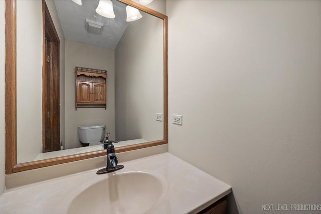 231 N Cambridge Drive, Geneva, IL 60134