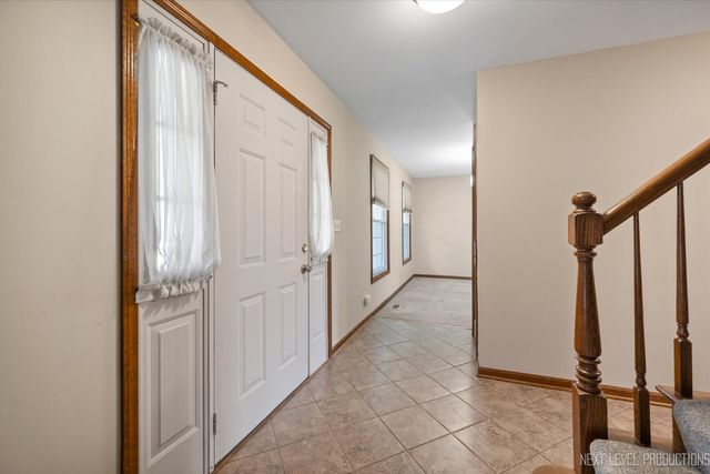 231 N Cambridge Drive, Geneva, IL 60134