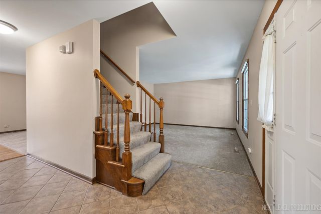 231 N Cambridge Drive, Geneva, IL 60134