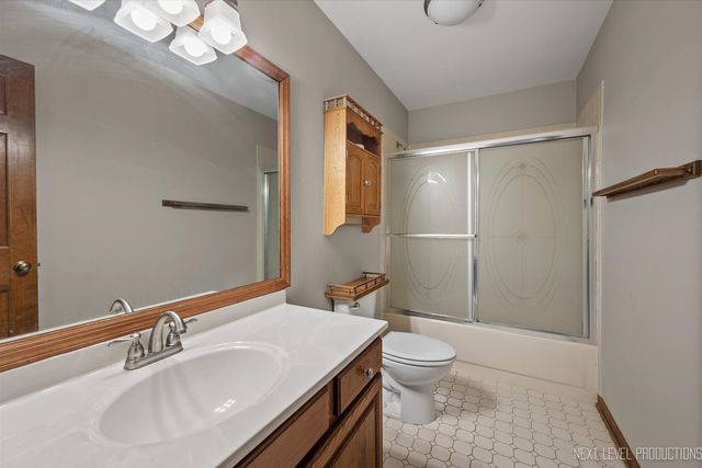 231 N Cambridge Drive, Geneva, IL 60134