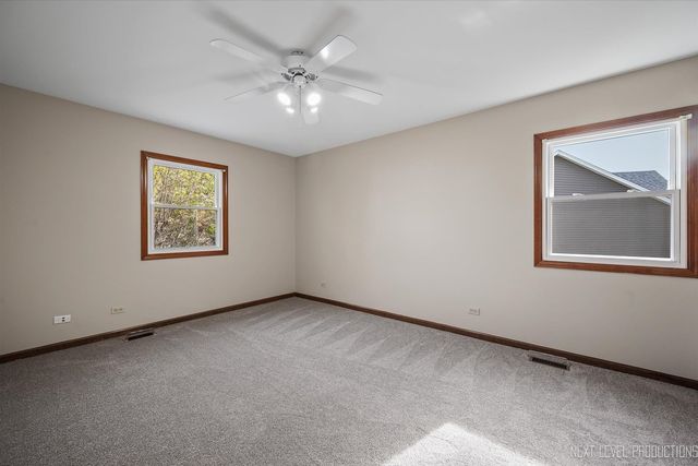 231 N Cambridge Drive, Geneva, IL 60134