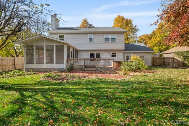 231 N Cambridge Drive, Geneva, IL 60134