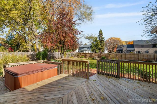 231 N Cambridge Drive, Geneva, IL 60134