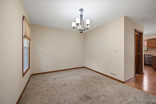 231 N Cambridge Drive, Geneva, IL 60134