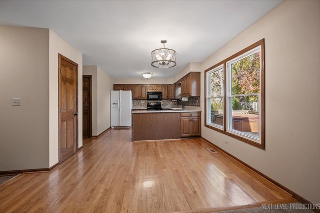 231 N Cambridge Drive, Geneva, IL 60134