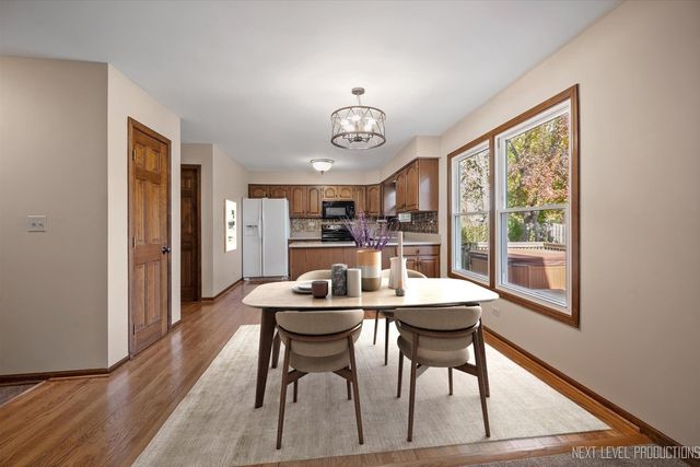 231 N Cambridge Drive, Geneva, IL 60134