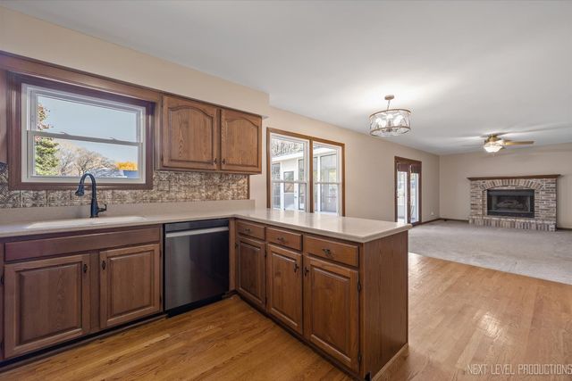 231 N Cambridge Drive, Geneva, IL 60134